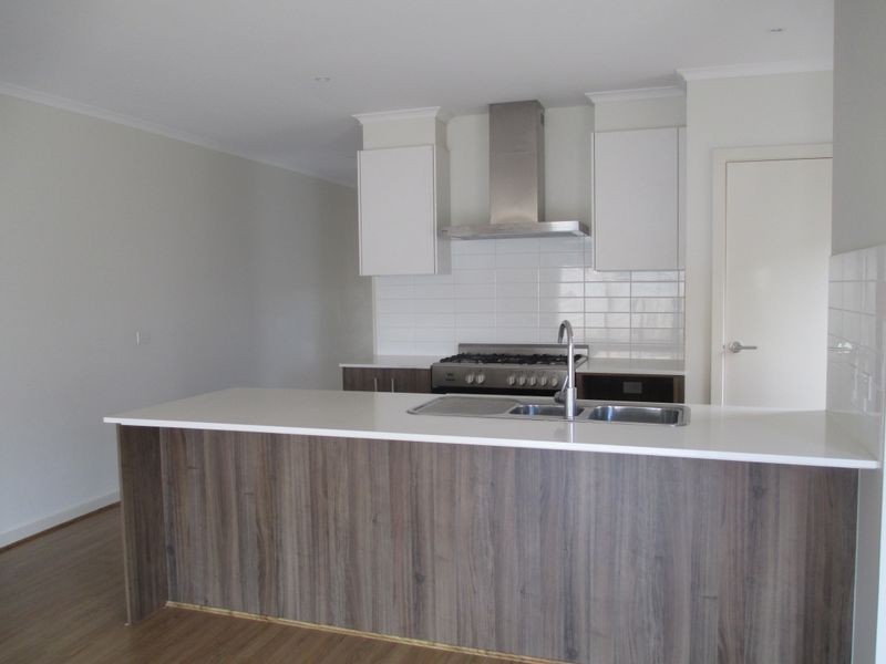 28 Cadillac Street, Cranbourne East VIC 3977