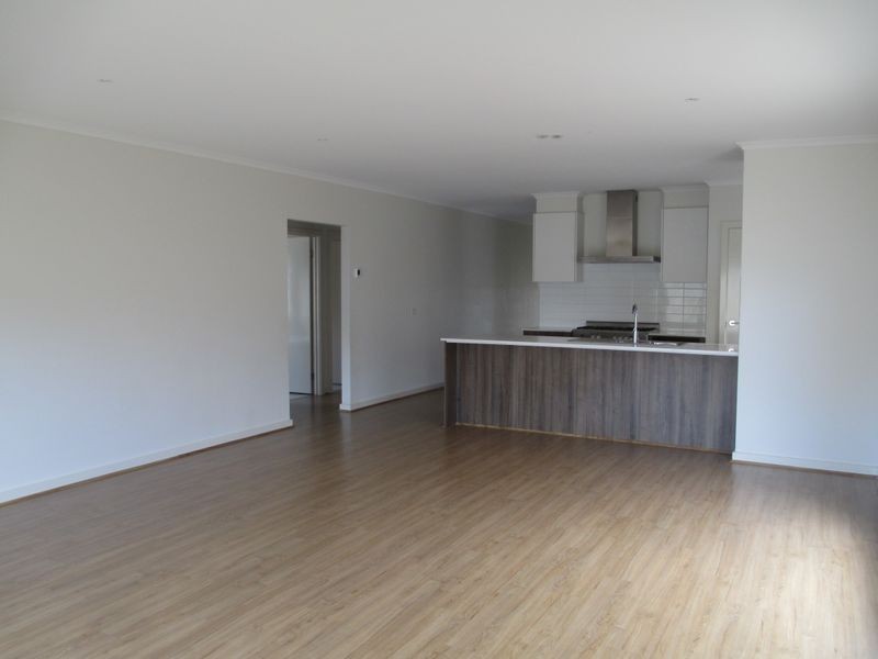 28 Cadillac Street, Cranbourne East VIC 3977