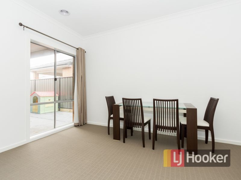 17 Hanoverian Street, Clyde North VIC 3978