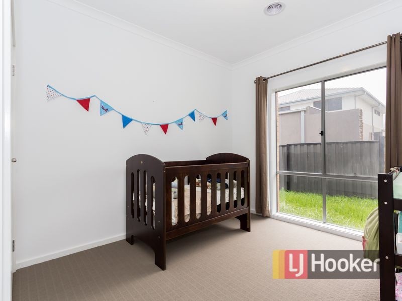 17 Hanoverian Street, Clyde North VIC 3978