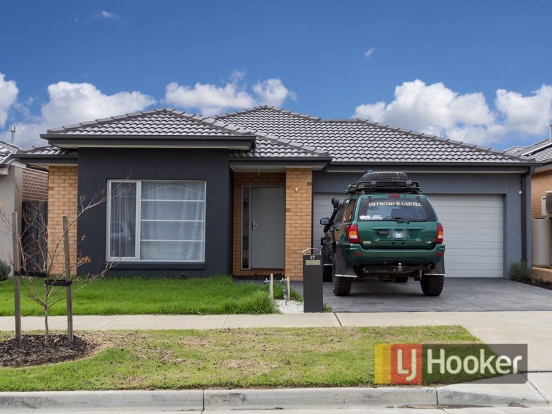 17 Hanoverian Street, Clyde North VIC 3978