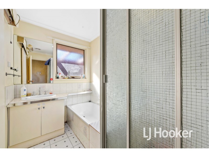 8 Jason Place, Hampton Park VIC 3976