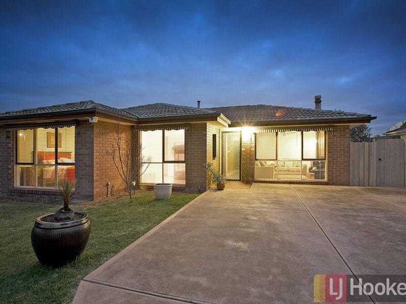 130 Oaktree Drive, Hampton Park VIC 3976