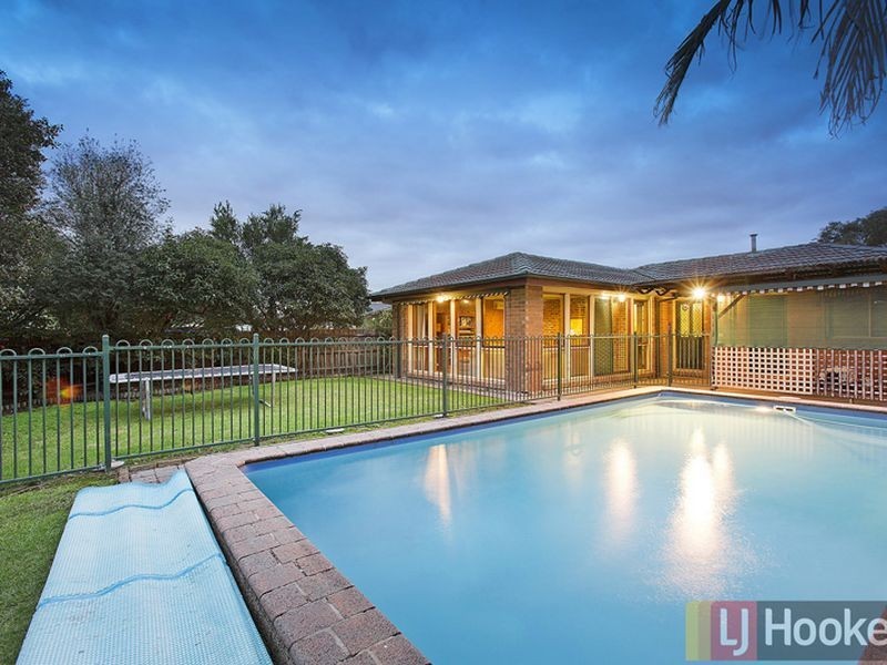 130 Oaktree Drive, Hampton Park VIC 3976