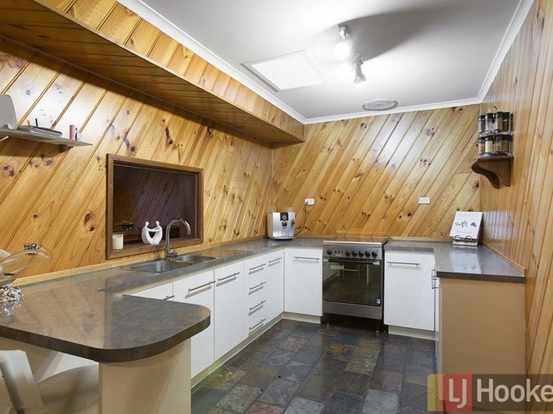 130 Oaktree Drive, Hampton Park VIC 3976