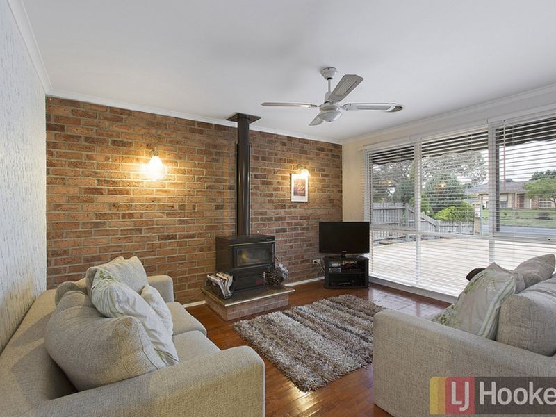130 Oaktree Drive, Hampton Park VIC 3976