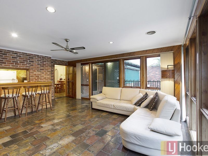 130 Oaktree Drive, Hampton Park VIC 3976