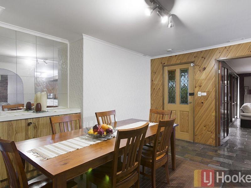 130 Oaktree Drive, Hampton Park VIC 3976