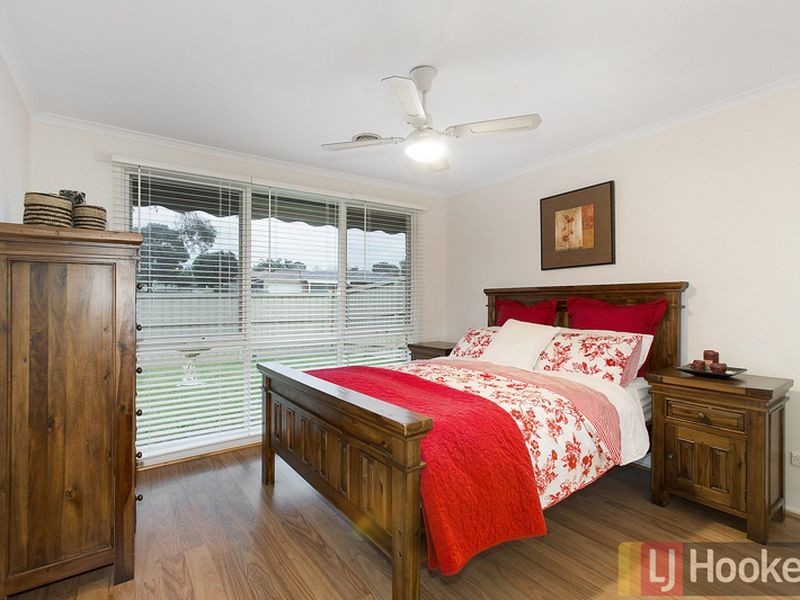 130 Oaktree Drive, Hampton Park VIC 3976