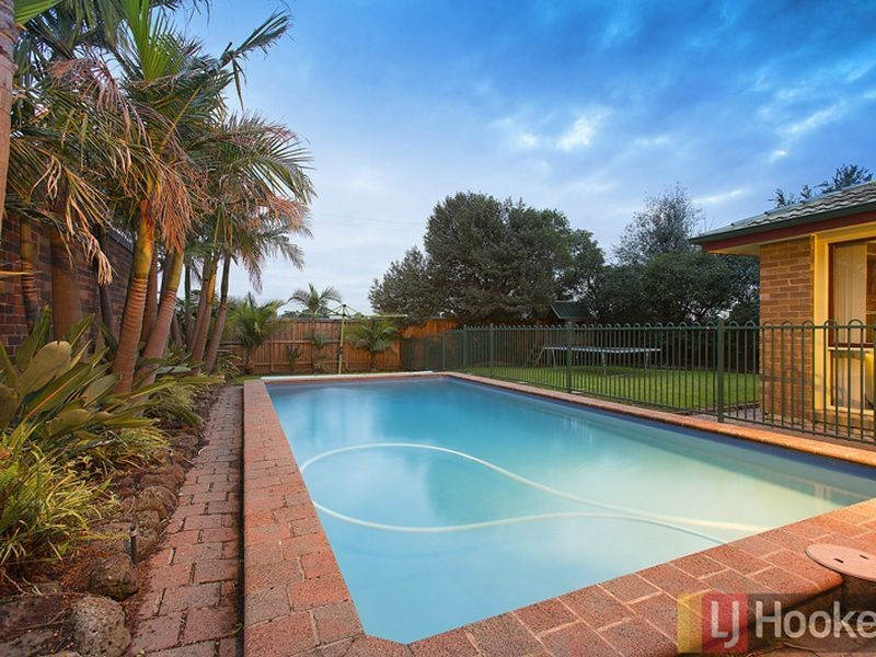 130 Oaktree Drive, Hampton Park VIC 3976