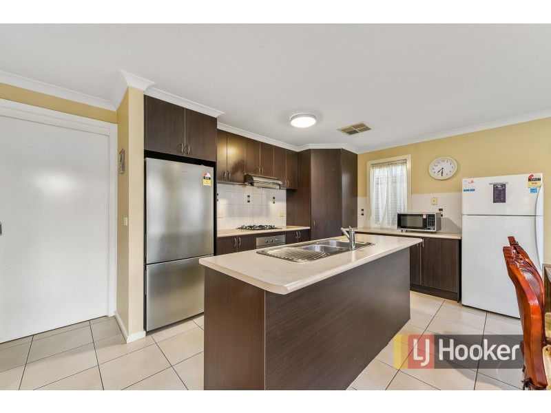 18 Hanrahan Wynd, Lynbrook VIC 3975
