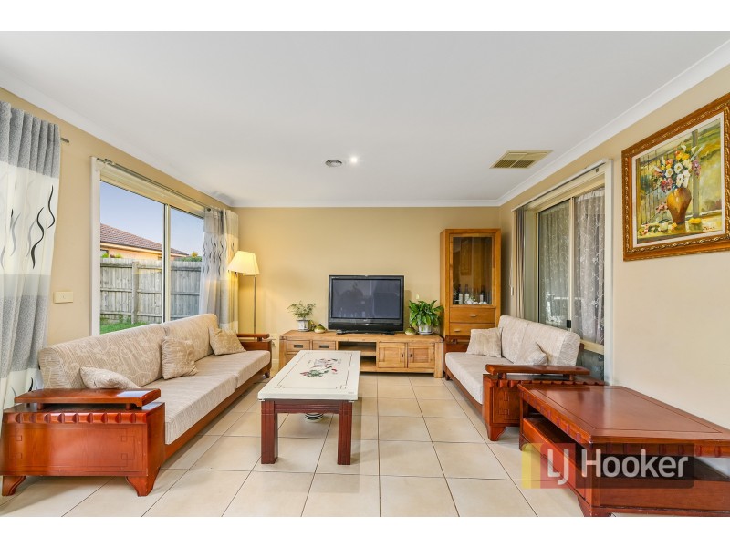 18 Hanrahan Wynd, Lynbrook VIC 3975