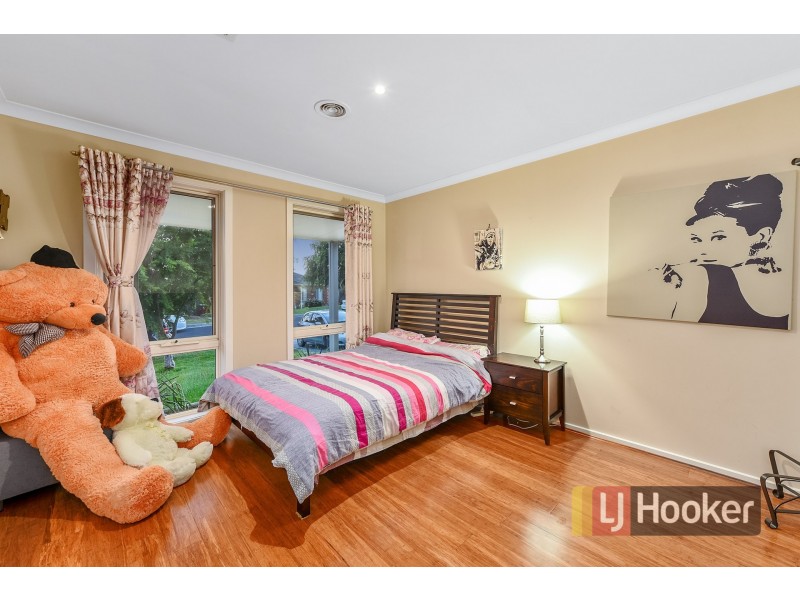 18 Hanrahan Wynd, Lynbrook VIC 3975