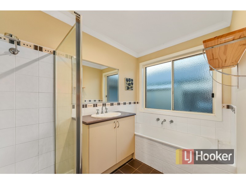 18 Hanrahan Wynd, Lynbrook VIC 3975