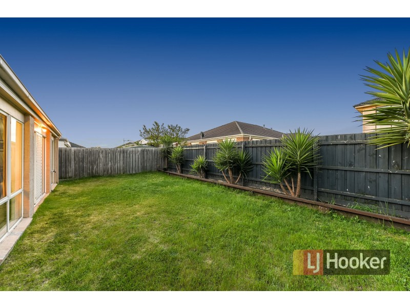 18 Hanrahan Wynd, Lynbrook VIC 3975