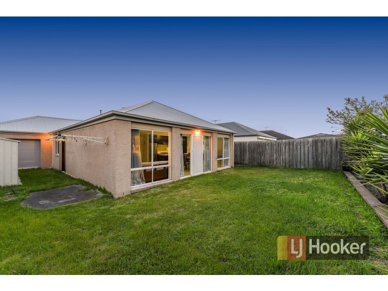 18 Hanrahan Wynd, Lynbrook VIC 3975