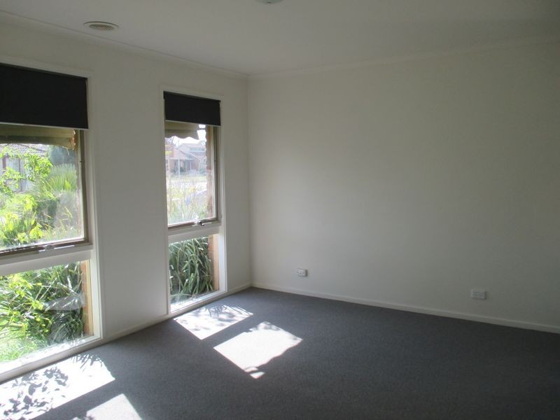 4 Rebecca Court, Cranbourne North VIC 3977