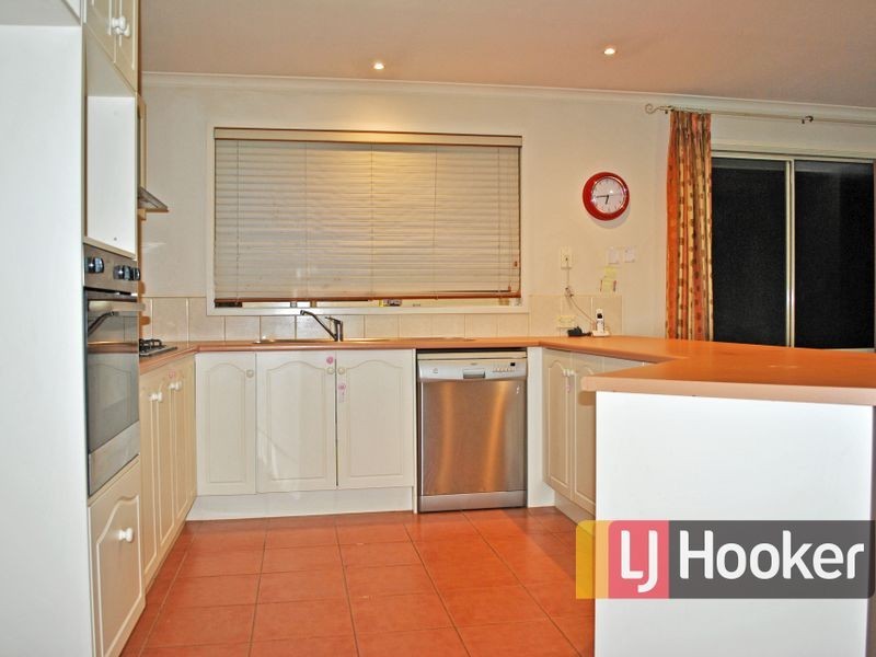 17 Lansbury Drive, Narre Warren South VIC 3805