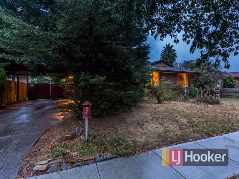 7 Oaktree Drive, Hampton Park VIC 3976