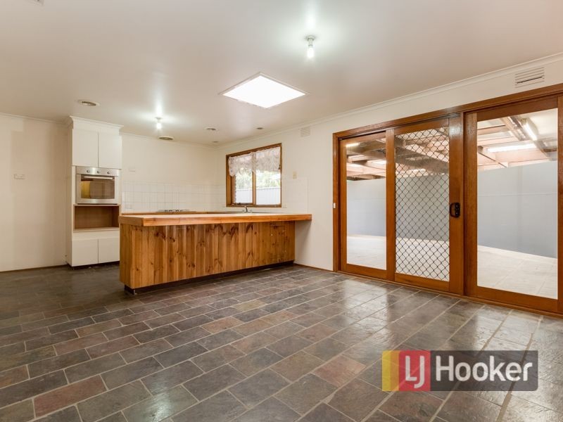 6 Robyn Court, Hampton Park VIC 3976