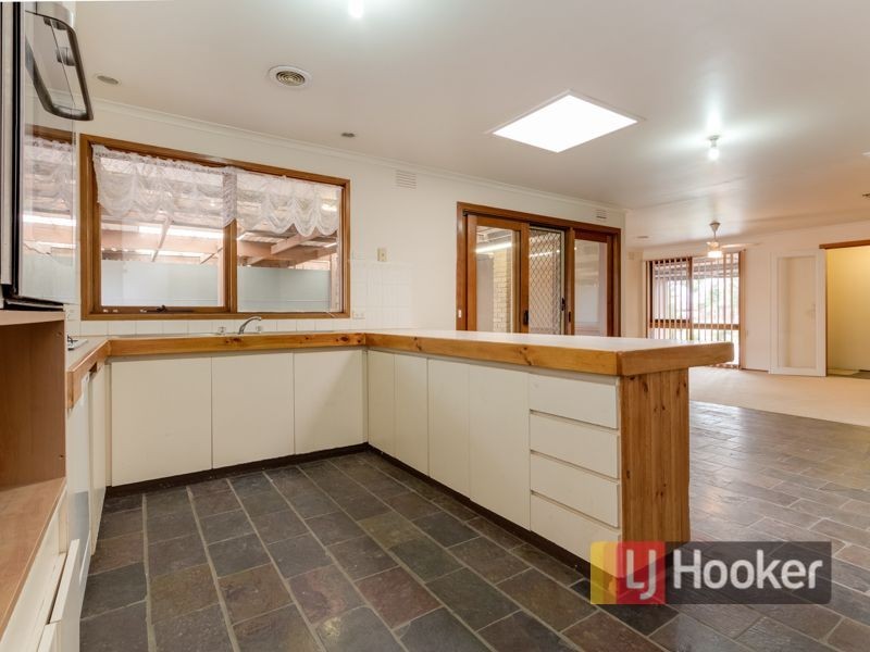 6 Robyn Court, Hampton Park VIC 3976