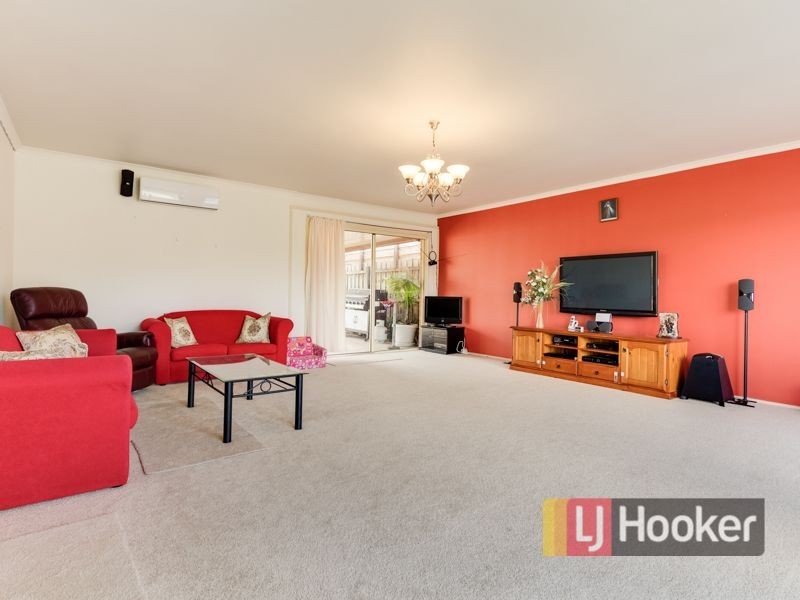 2 Macleod Way, Lynbrook VIC 3975