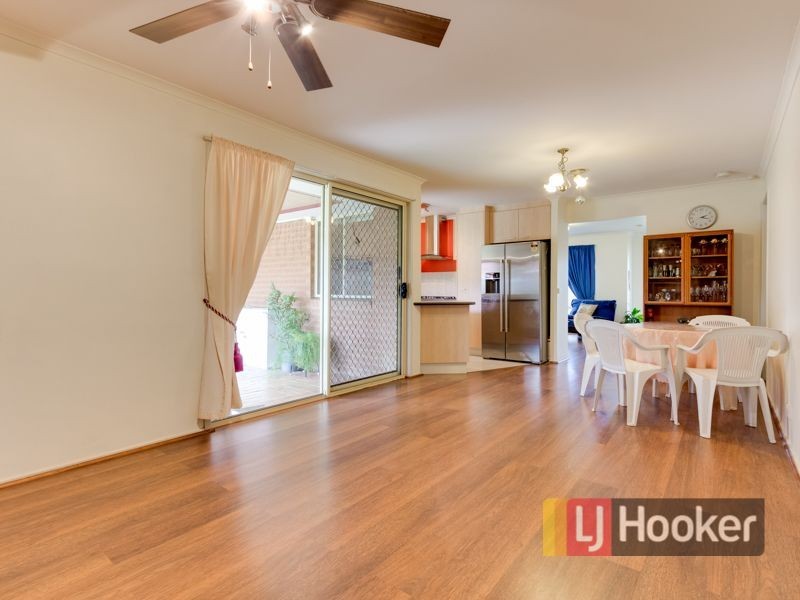 2 Macleod Way, Lynbrook VIC 3975