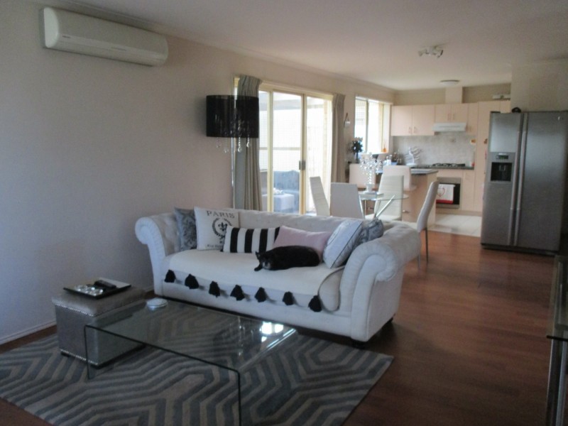 12 Elanora Way, Hampton Park VIC 3976