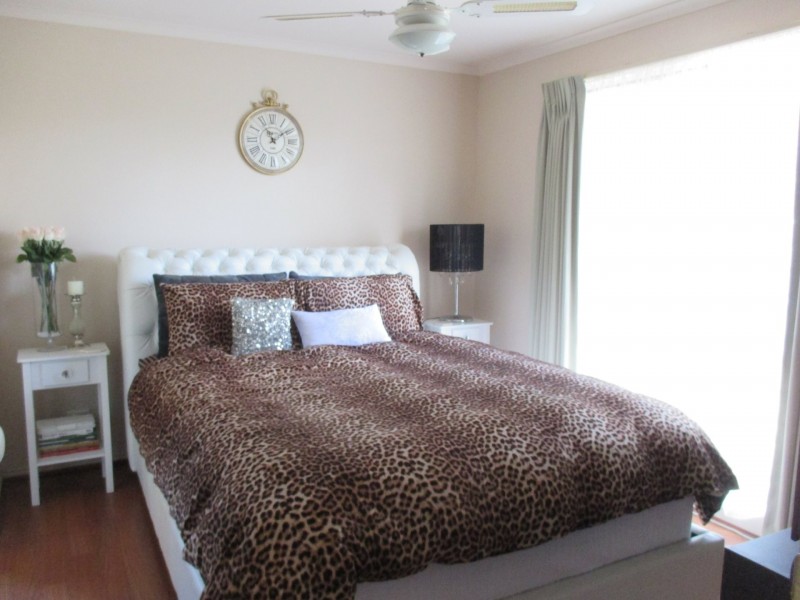 12 Elanora Way, Hampton Park VIC 3976