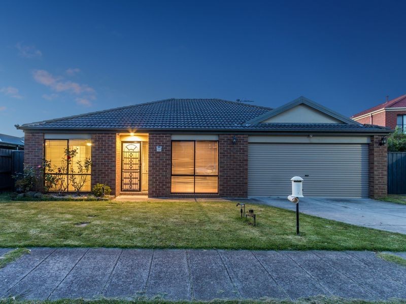 11 Hasluck Crescent, Lynbrook VIC 3975