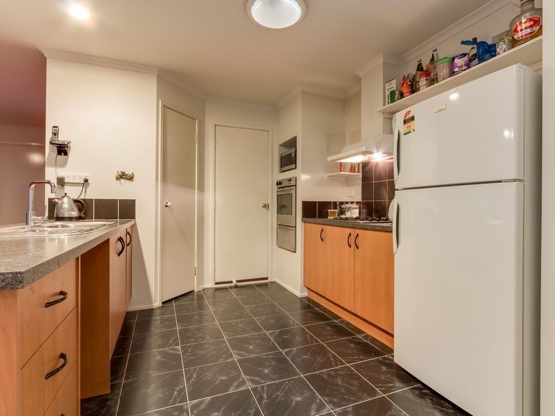 11 Hasluck Crescent, Lynbrook VIC 3975