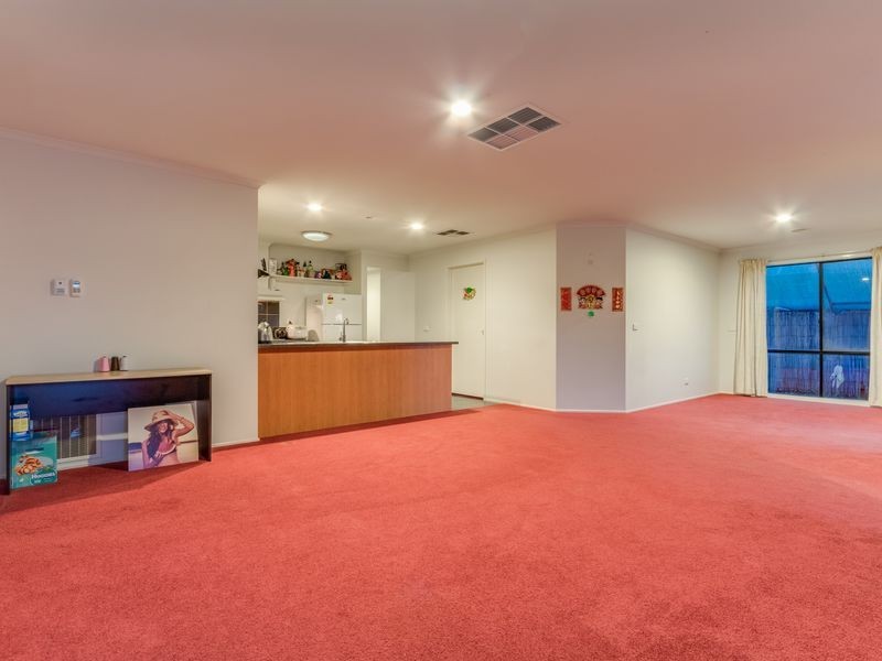 11 Hasluck Crescent, Lynbrook VIC 3975