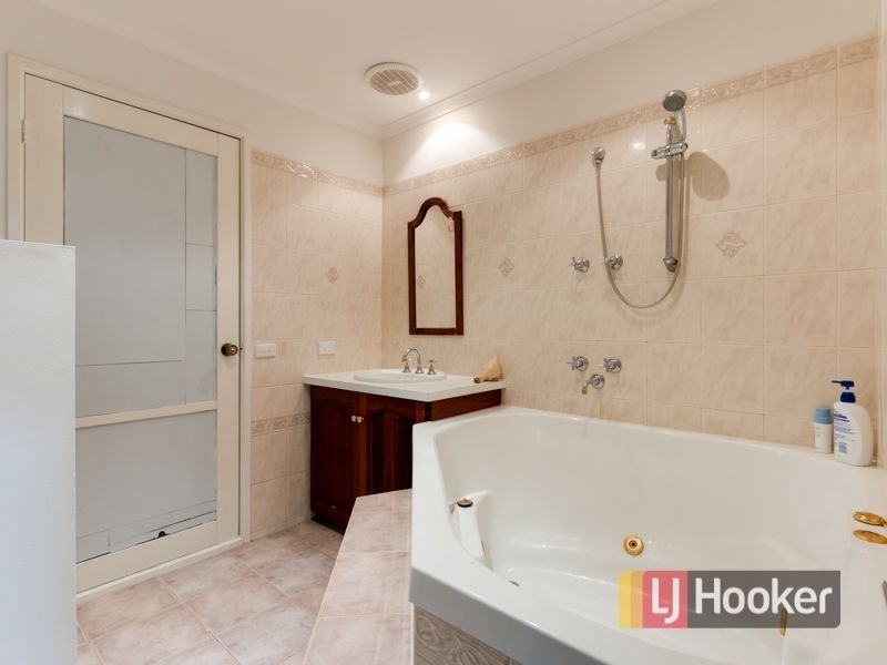 13 Sarah Place, Hampton Park VIC 3976