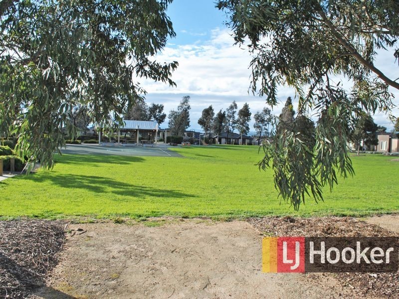 25 Sierra Walk, Cranbourne North VIC 3977