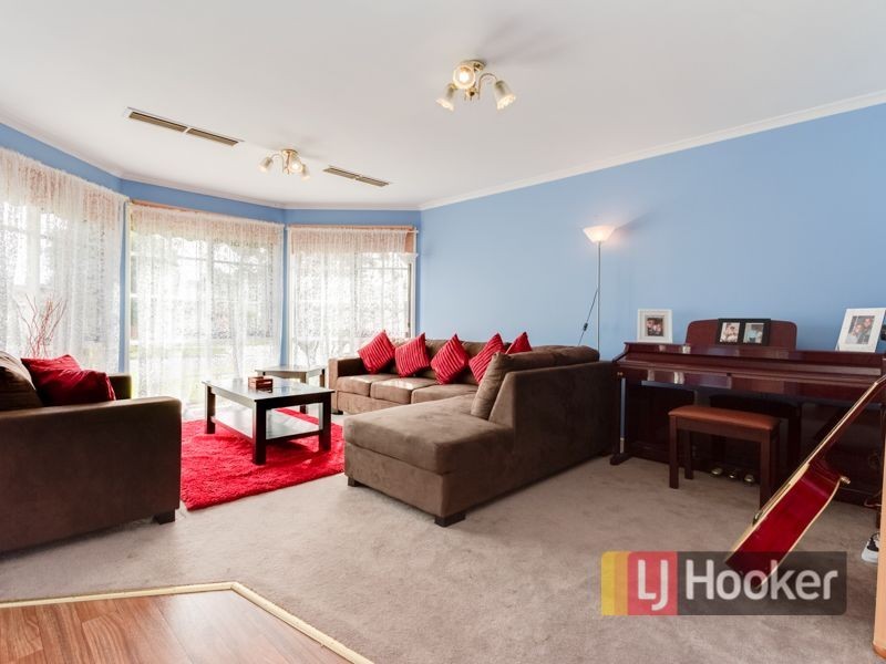8 Hedley Place, Hampton Park VIC 3976