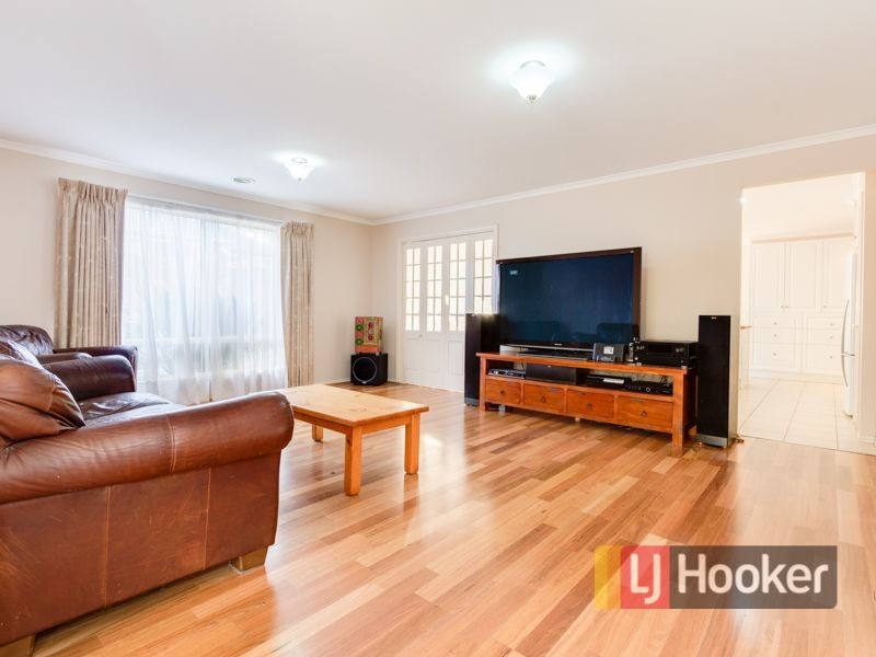 9 Cobbler Grange, Lynbrook VIC 3975