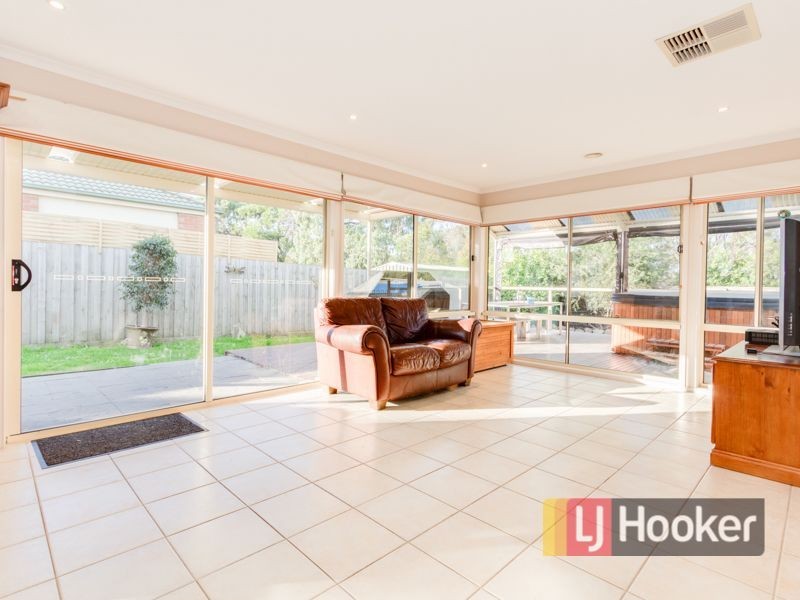 9 Cobbler Grange, Lynbrook VIC 3975