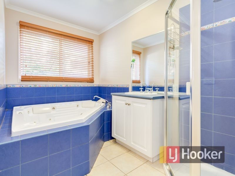9 Cobbler Grange, Lynbrook VIC 3975