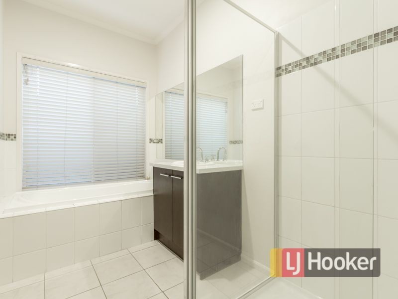 7 Ogle Way, Cranbourne North VIC 3977