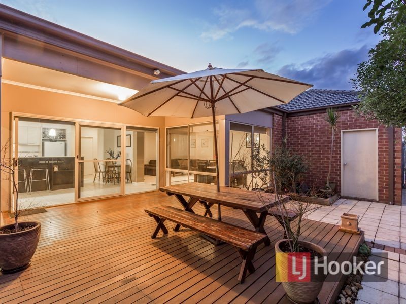 7 Ogle Way, Cranbourne North VIC 3977