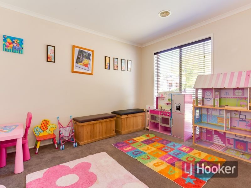14 Chatswood Drive, Narre Warren South VIC 3805