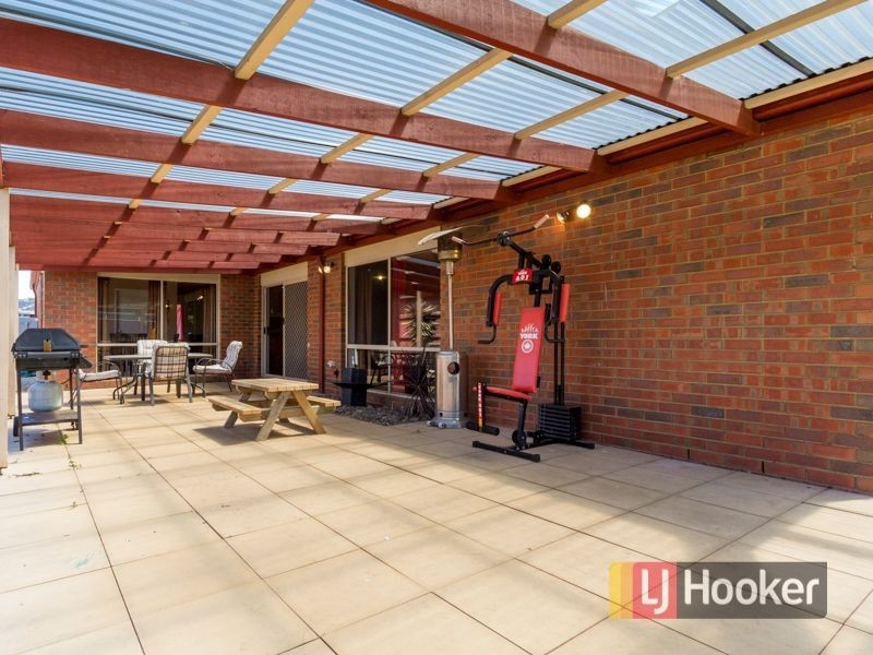 14 Chatswood Drive, Narre Warren South VIC 3805