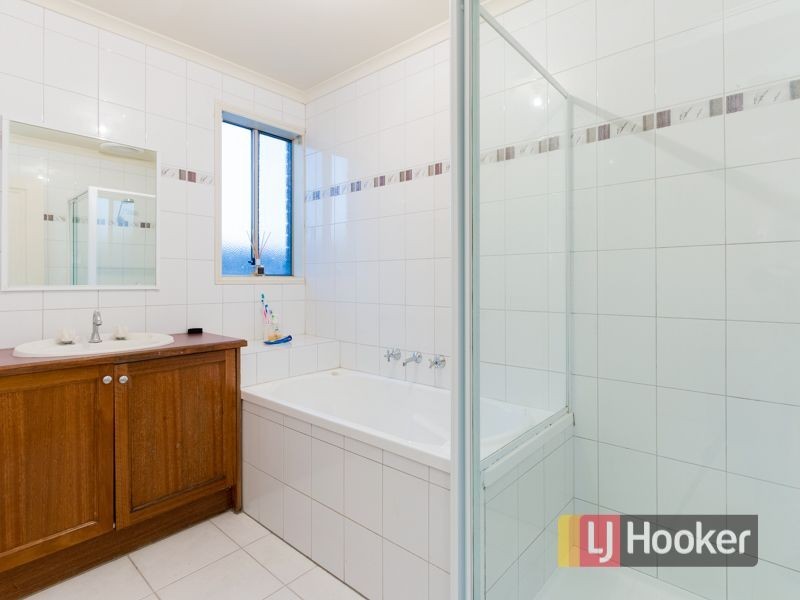 17 Terri-Ester Drive, Berwick VIC 3806