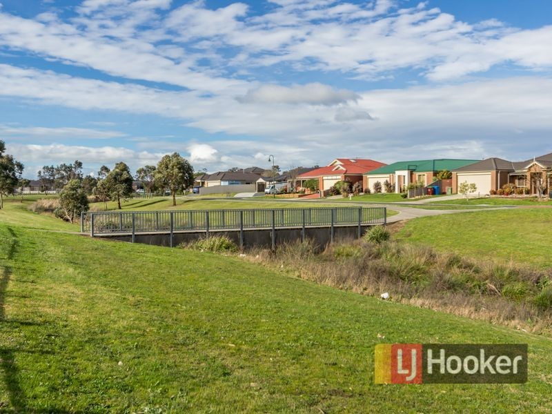 100 Harrington Drive, Narre Warren South VIC 3805