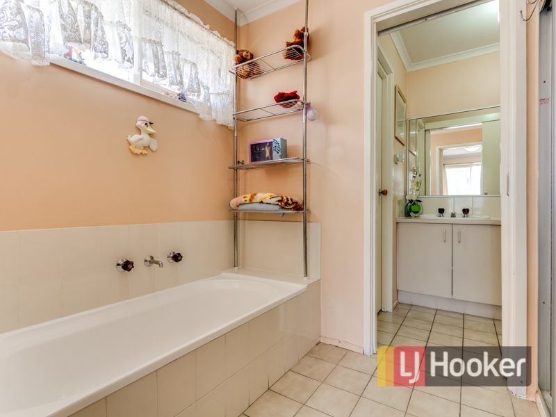 66 Edeys Run, Hampton Park VIC 3976