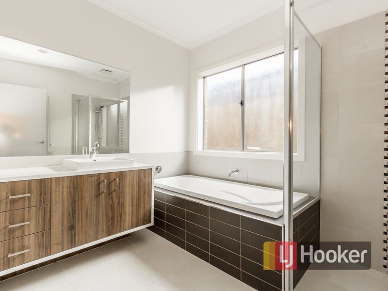 28 Cadillac Street, Cranbourne East VIC 3977