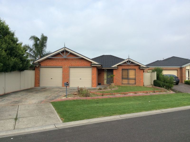 10 Butterfield Place, Cranbourne North VIC 3977