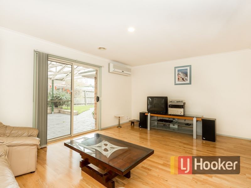 9 Henry Lawson Drive, Lynbrook VIC 3975