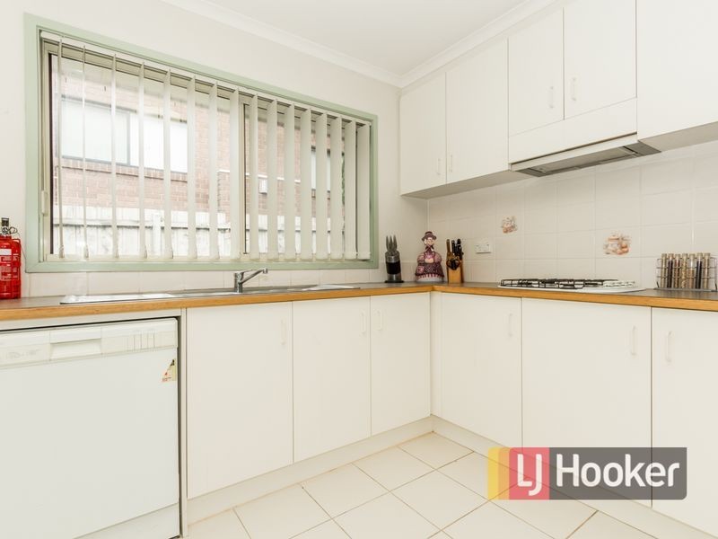 9 Henry Lawson Drive, Lynbrook VIC 3975