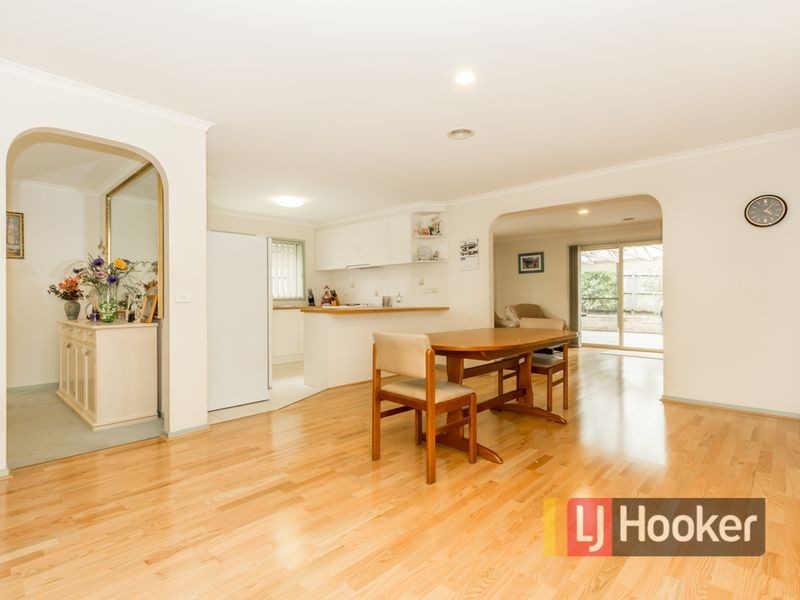 9 Henry Lawson Drive, Lynbrook VIC 3975